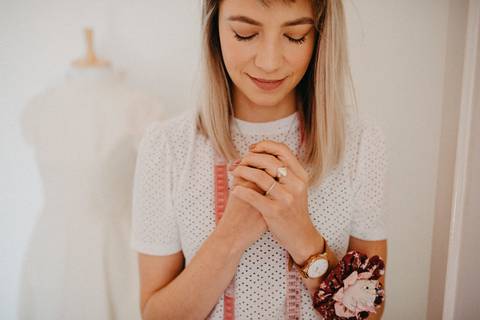 noiva fez proprio vestido, vestido de noiva'