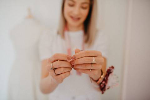 noiva fez proprio vestido, vestido de noiva'