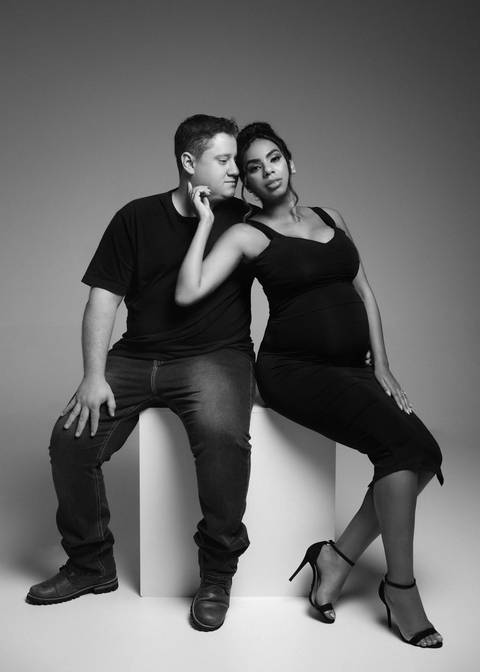 ensaio de gestante e marido de preto '