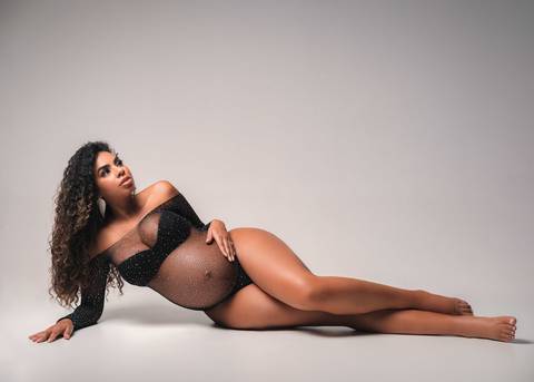 Ensaio de gestante em estuido de fotografia '