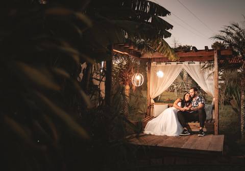 ensaio de casal chacara arte da terra com vestido longo'