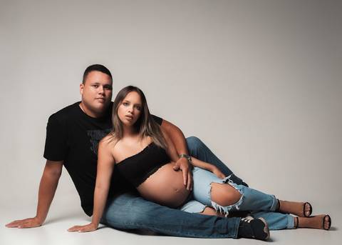 ensaio de geatante com o marido'