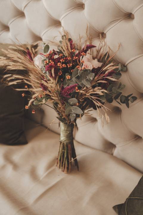 buque de noiva boho , ou buque de noiva para casamento ao ar livre , buque de noiva para campo'