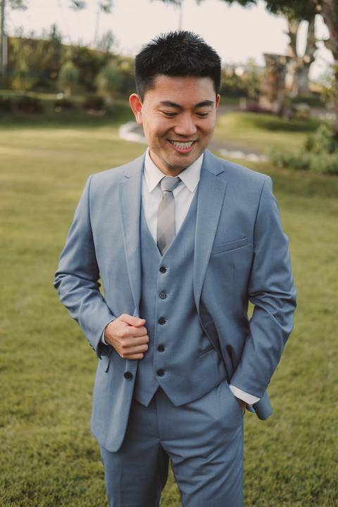 terno para noivo no campo'