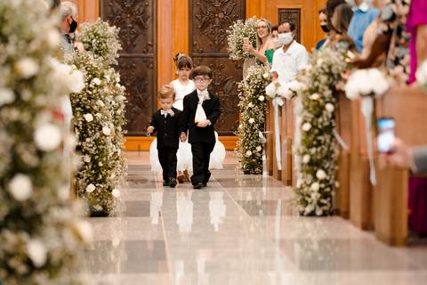 entrda dos pagens na igreja '