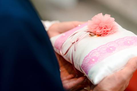 porta aliança em almofada '