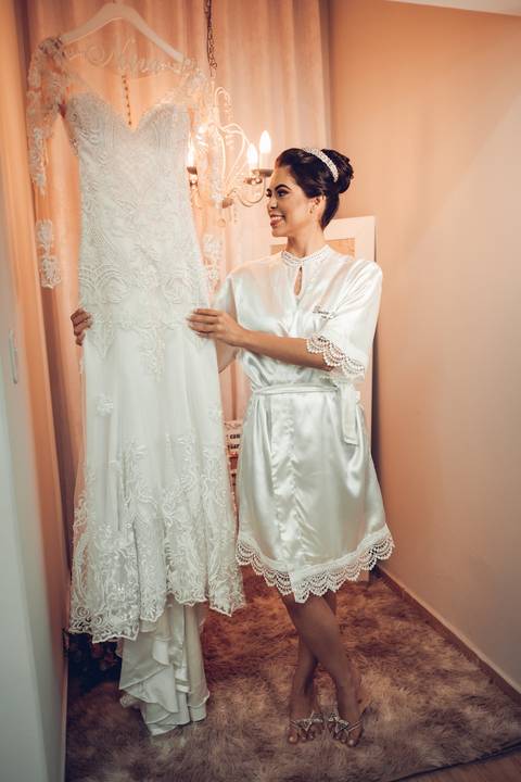 vestido de noiva e hobi da nouva de renda'