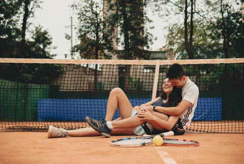 Casal jogando Tenis'