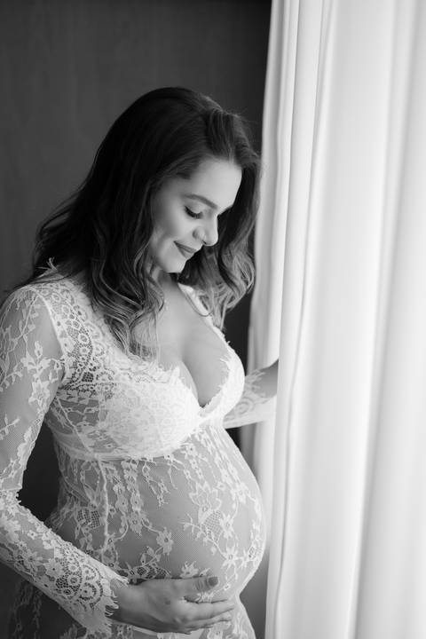 ENSAIO DE GESTANTE COM LINGERIE'