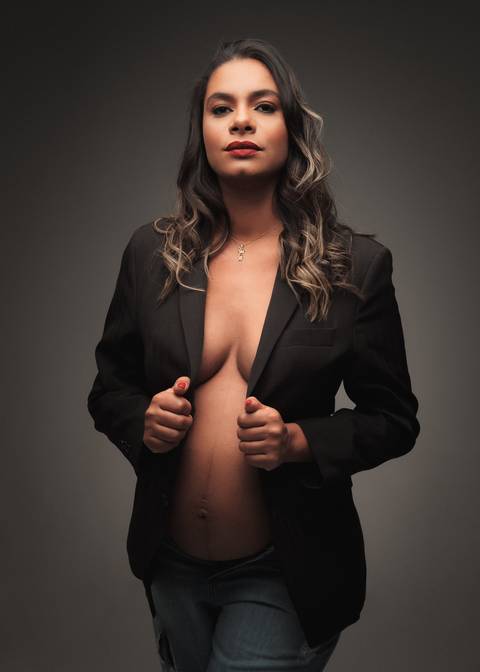 FOTO DE GESTANTE COM ROUPA SOCIAL '