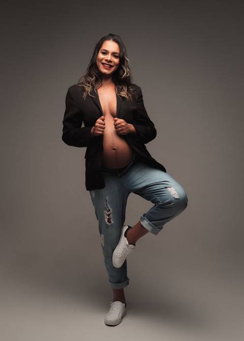 FOTO DE GESTANTE COM ROUPA DESPOJADA '