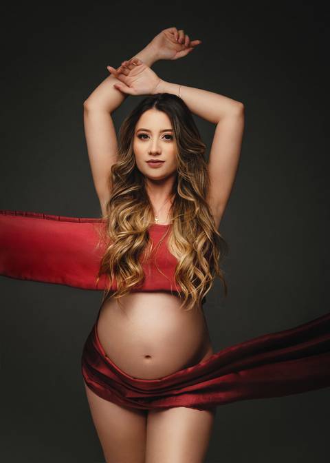 sessão de fotos com gestante com tecido'