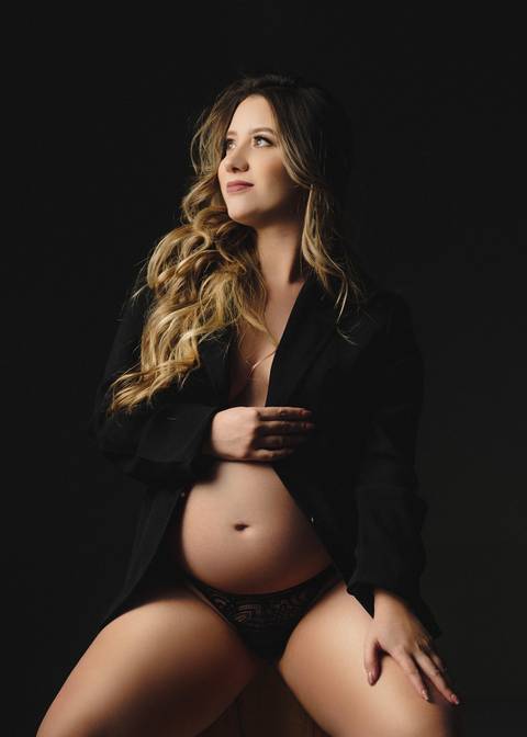 foto de gestante com blazer terno'