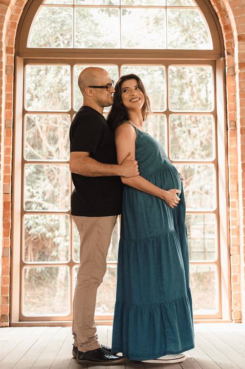 pose para ensaio de gestante'