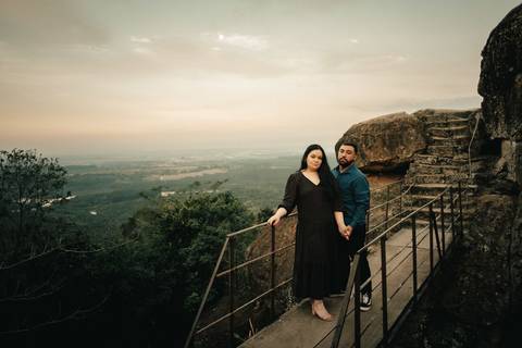 vestido para ensaio de casal ao ar livre '