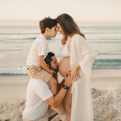 poses para foto na praia de gestante '