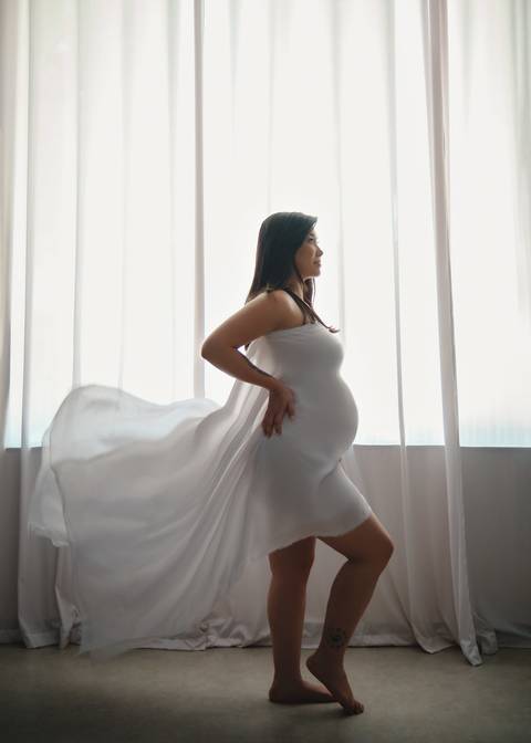 foto gestante com tecido'