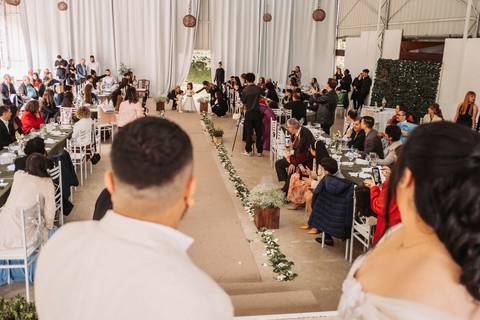 entrada do portra aliança no  casamento '