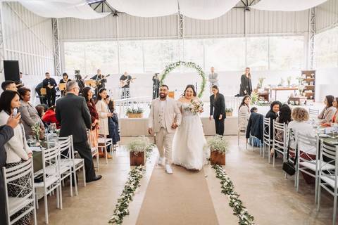 saida dos noivos na cerimonia o que jogar ? '