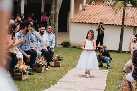 foto de noivinha em casasmnto no campo '