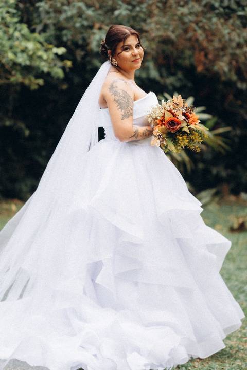 buque laranja ou terra cota '