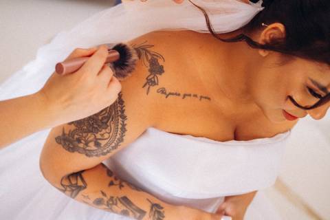noiva com tatoo'