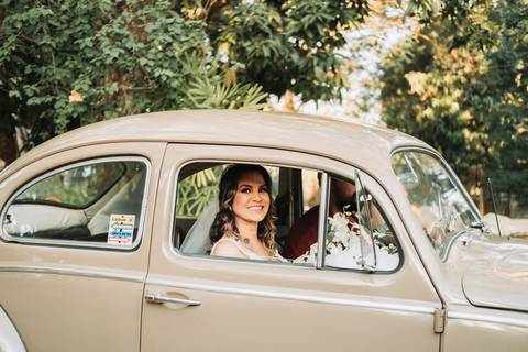 carro para entrada da noiva no campo '