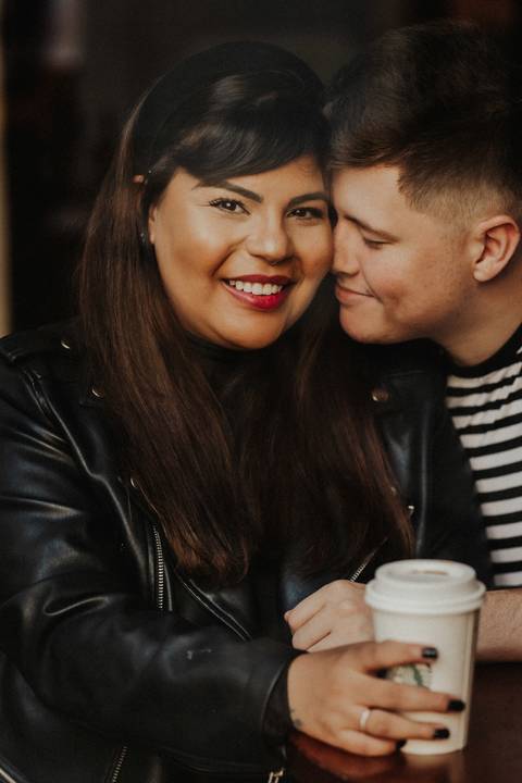 ensaio de casal na cafeteria '
