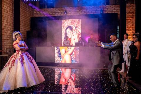 DANÇA DA DEBUTANTE COM O PAI NA FESTA DE DEBUTANTE '