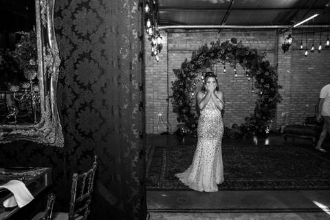 ENTRADA DA DEBUTANTE VENDO A DECORÇÃO DA FESTA '