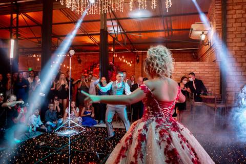 PISTA DE DANÇA PARA FESTA DE 15 ANOS '