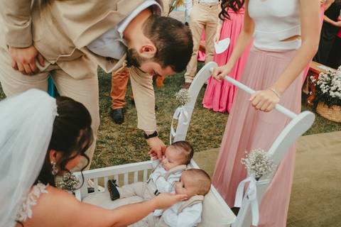 Entrada das alianças com bebes '