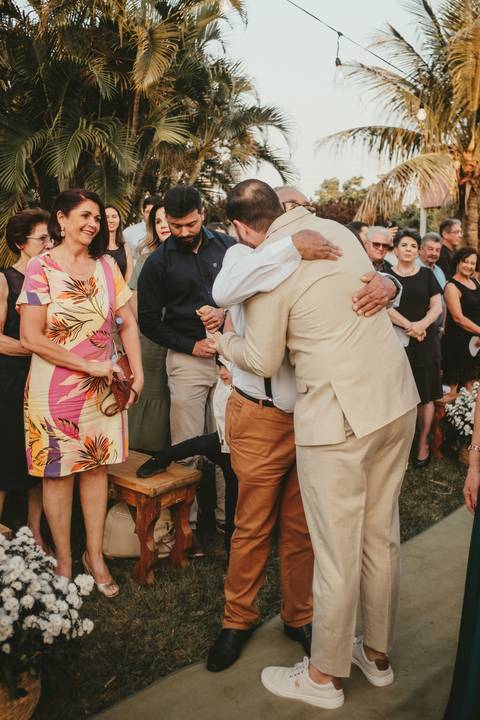 entrada do noivo com os pais '