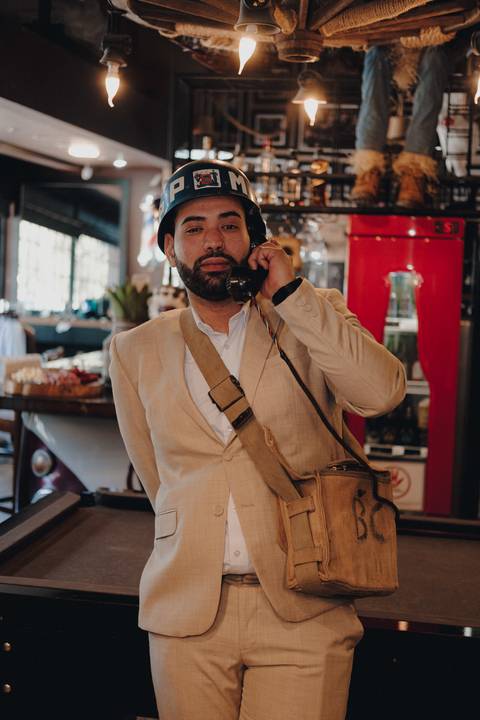 foto do noivo na barbearia'