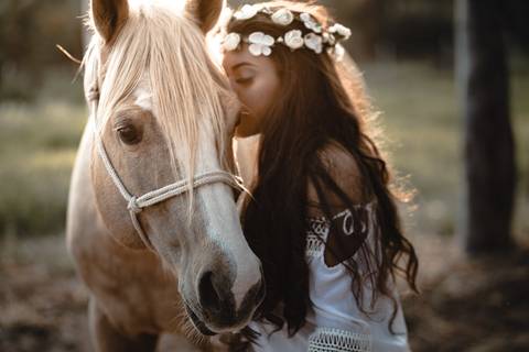ensaio de debutante com cavalo '