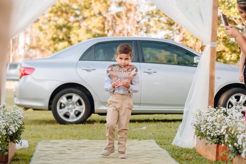 Foto pajem com plaquinha lavem a noiva '