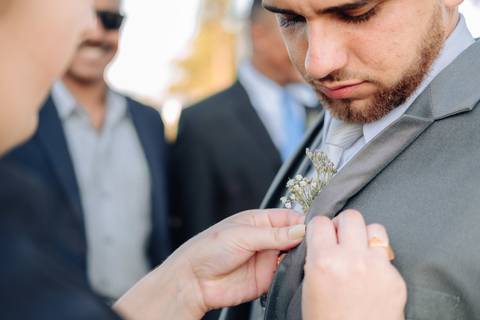 lapela de noivo para casamento no campo'