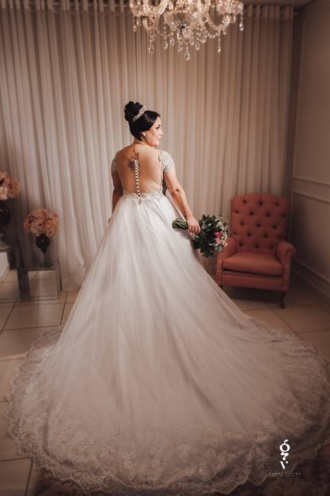 vestido de noiva princesa e buque de noiva '