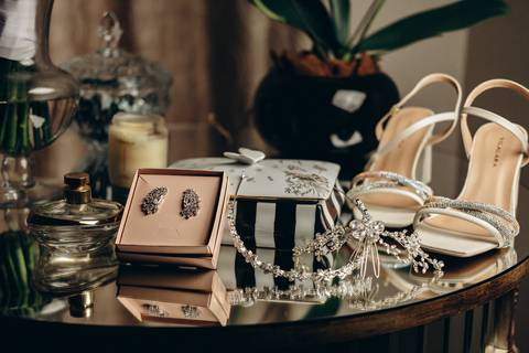 sandália para noiva no campo, brinco de noiva '