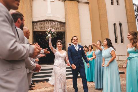 foto de jogando arroz na saída dos noivos '