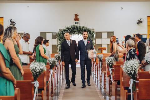 entrada do noivo com foto da mãe '