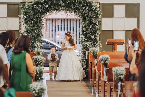 entrada das alianças , vestido de noivinha gisele horta '