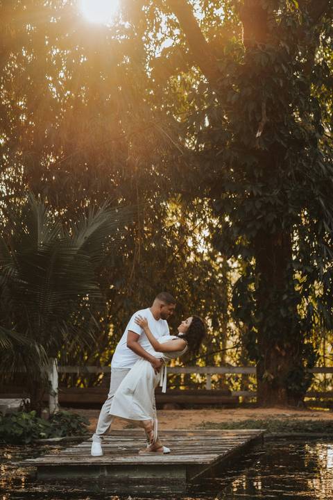 Pose para ensaio casal'