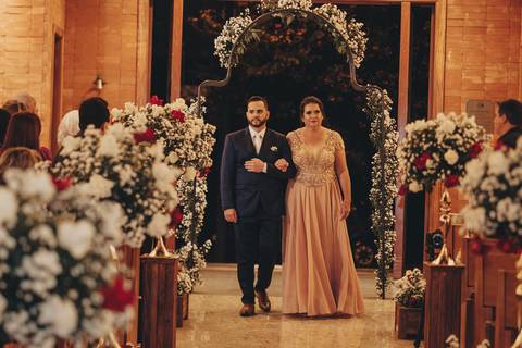 entrada do noic , vestido mãe do noivo '