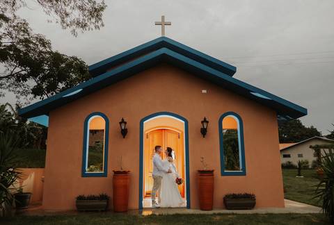 foto de ensaio de casal em capela '