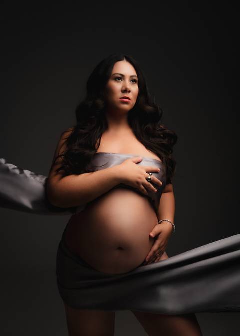 ensaio com tecido para gestante '