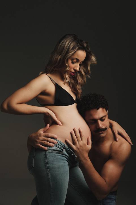 Foto de gestante em estudio de fotografia em Presidente Prudente '