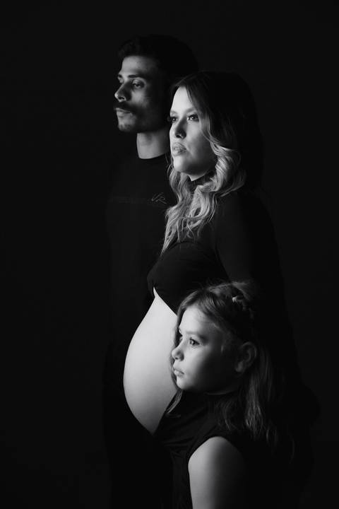 Fotografo de gestante de estudio'