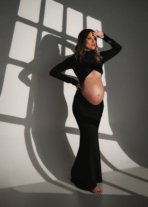 ensaio de gestante com vestido longo'