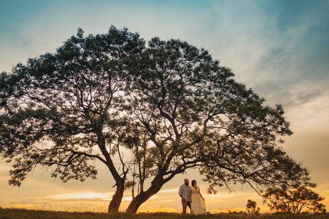 ensaio de casal ao pôr do sol com estilo
fotógrafo de casal em Presidente prudente ; Ensaio de casal em Presidente Prudente '